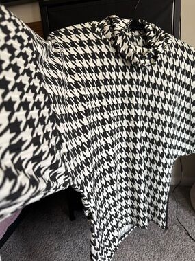 PrettyLittleThing Black and White Houndstooth Top